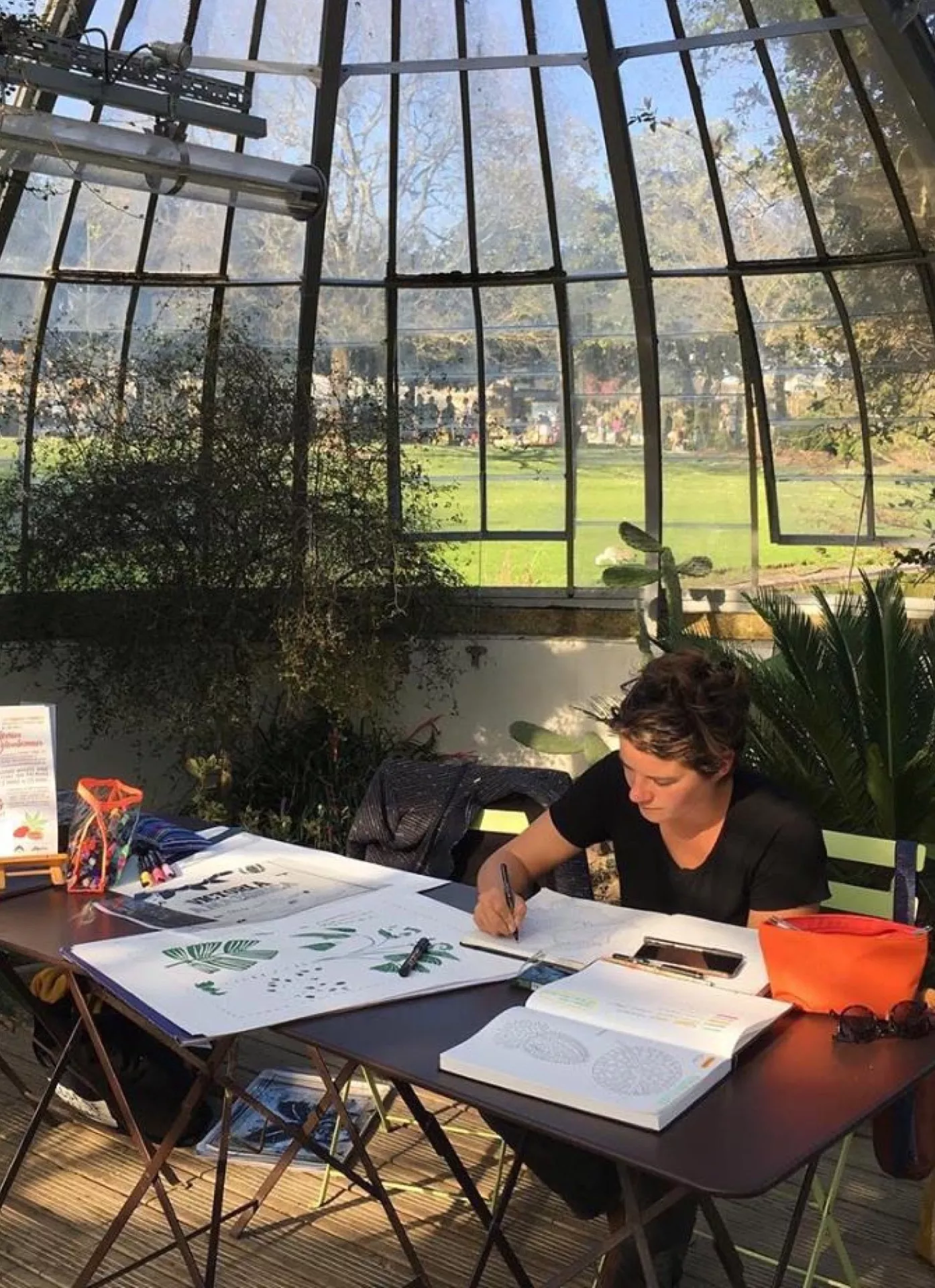 Claire Astigarraga - artiste plasticienne, sérigraphe, dessinatrice et navigatrice.