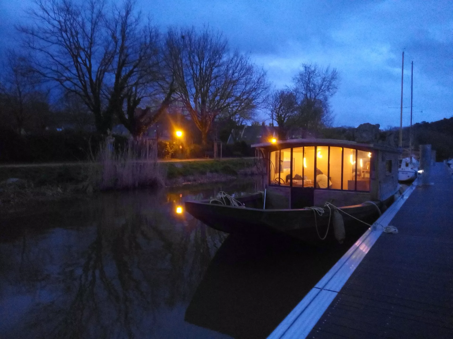 Claire Astigarraga - artiste plasticienne, sérigraphe, dessinatrice et navigatrice.