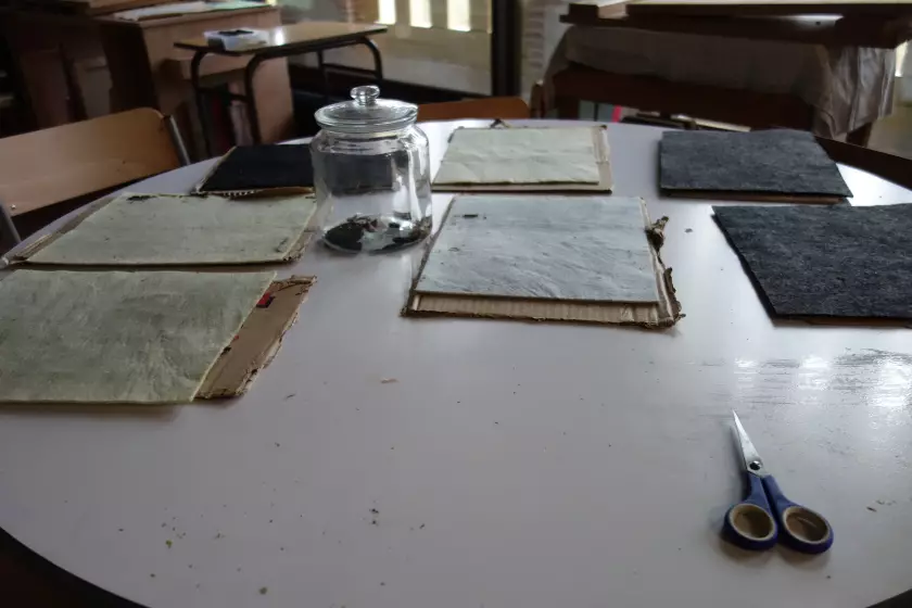 Claire Astigarraga - artiste plasticienne, sérigraphe, dessinatrice et navigatrice.