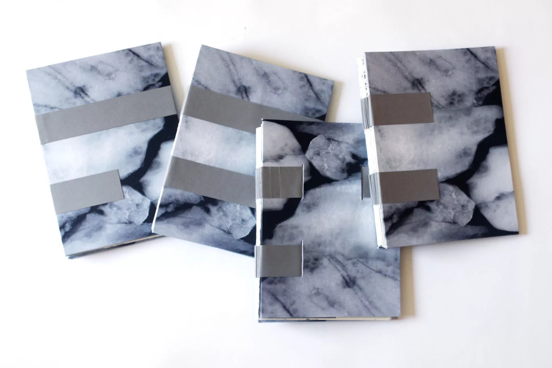 Claire Astigarraga - artiste plasticienne, sérigraphe, dessinatrice et navigatrice.