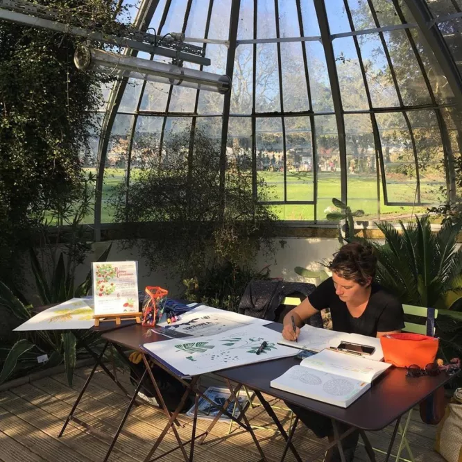 Claire Astigarraga - artiste plasticienne, sérigraphe, dessinatrice et navigatrice.