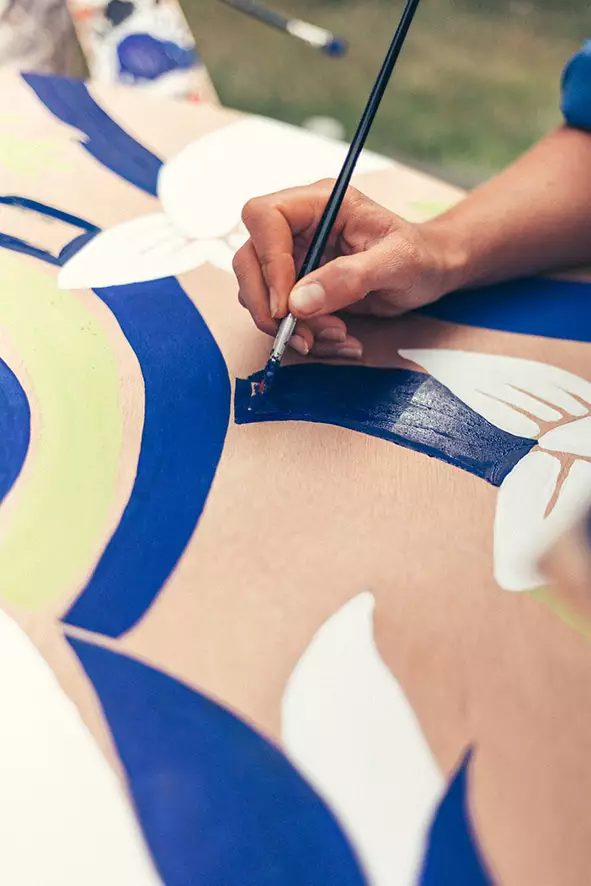 Claire Astigarraga - artiste plasticienne, sérigraphe, dessinatrice et navigatrice.