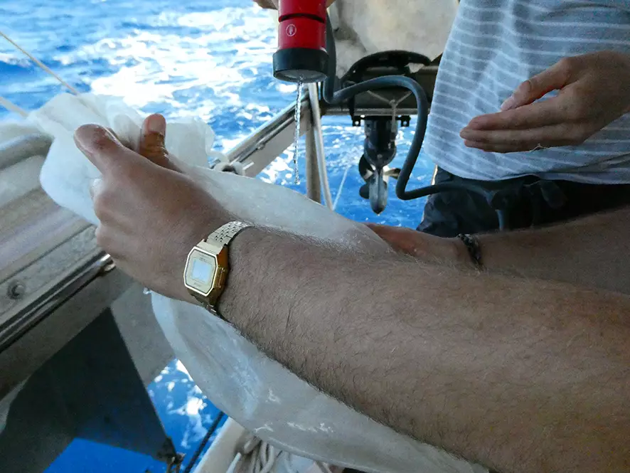 Claire Astigarraga - artiste plasticienne, sérigraphe, dessinatrice et navigatrice.