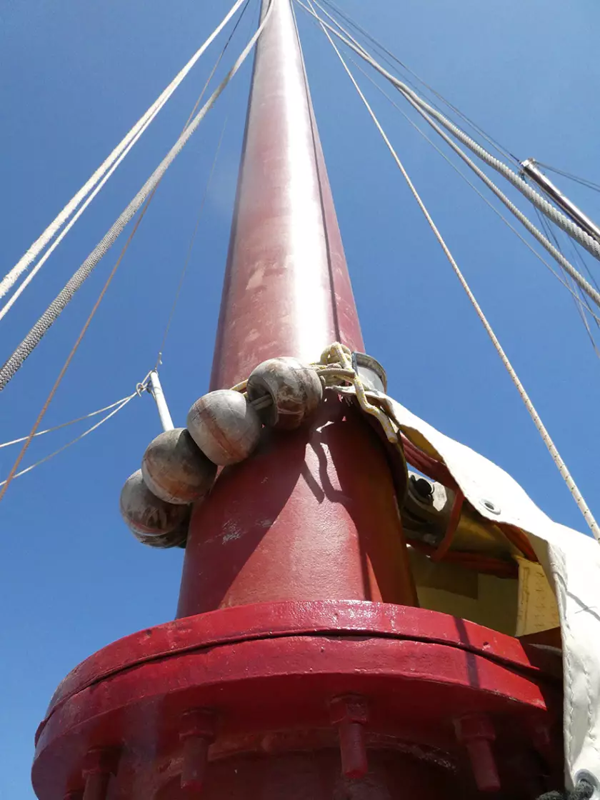 Claire Astigarraga - artiste plasticienne, sérigraphe, dessinatrice et navigatrice.