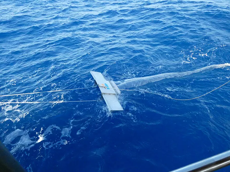 Claire Astigarraga - artiste plasticienne, sérigraphe, dessinatrice et navigatrice.