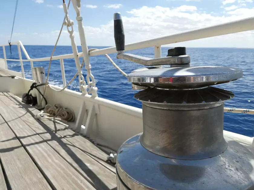 Claire Astigarraga - artiste plasticienne, sérigraphe, dessinatrice et navigatrice.