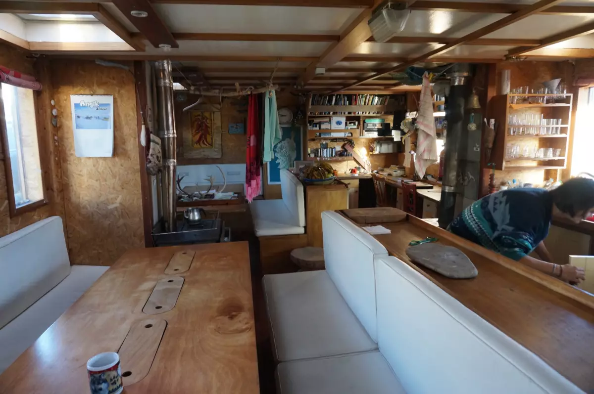 Claire Astigarraga - artiste plasticienne, sérigraphe, dessinatrice et navigatrice.