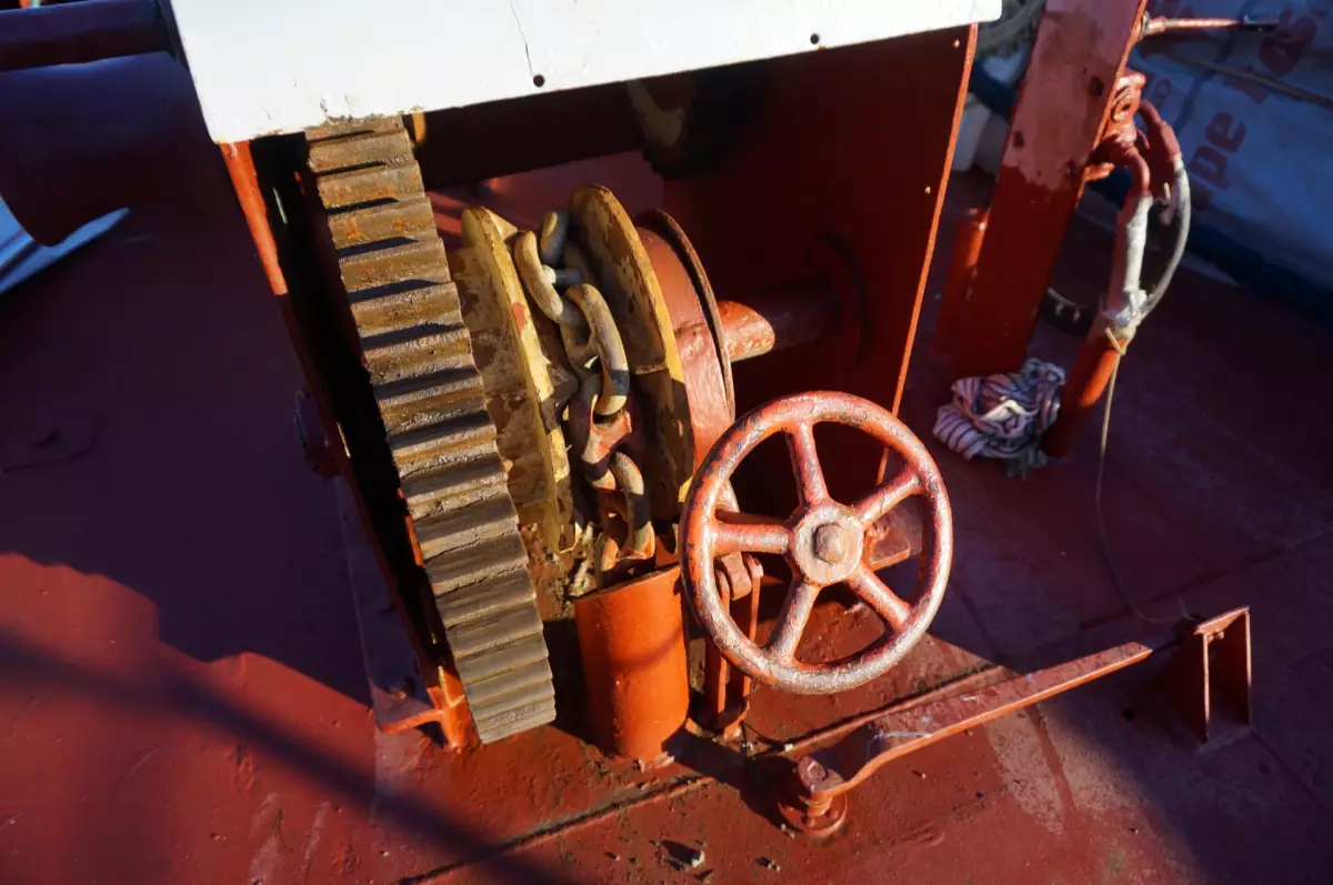 Claire Astigarraga - artiste plasticienne, sérigraphe, dessinatrice et navigatrice.