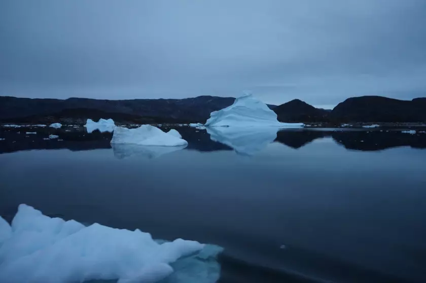 Claire Astigarraga - artiste plasticienne, sérigraphe, dessinatrice et navigatrice.