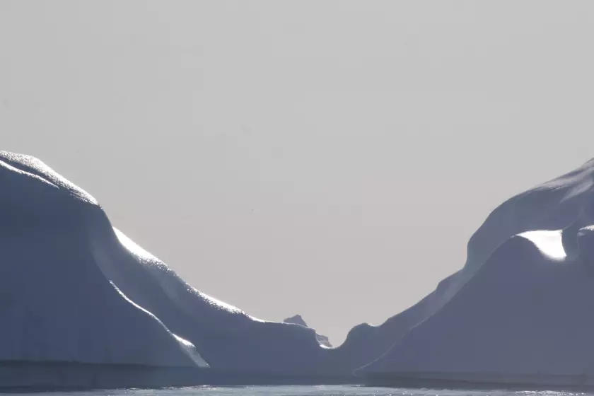 Claire Astigarraga - artiste plasticienne, sérigraphe, dessinatrice et navigatrice.