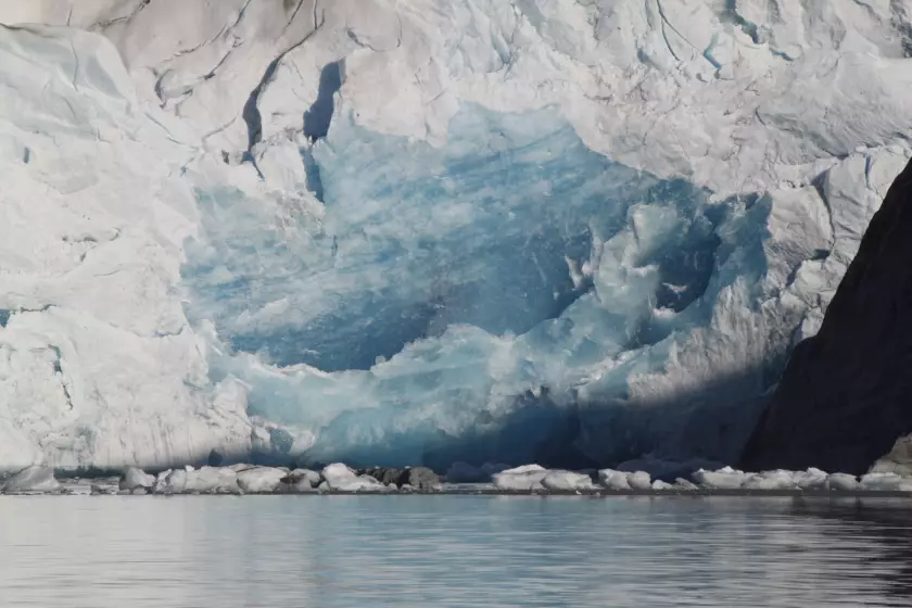 Claire Astigarraga - artiste plasticienne, sérigraphe, dessinatrice et navigatrice.