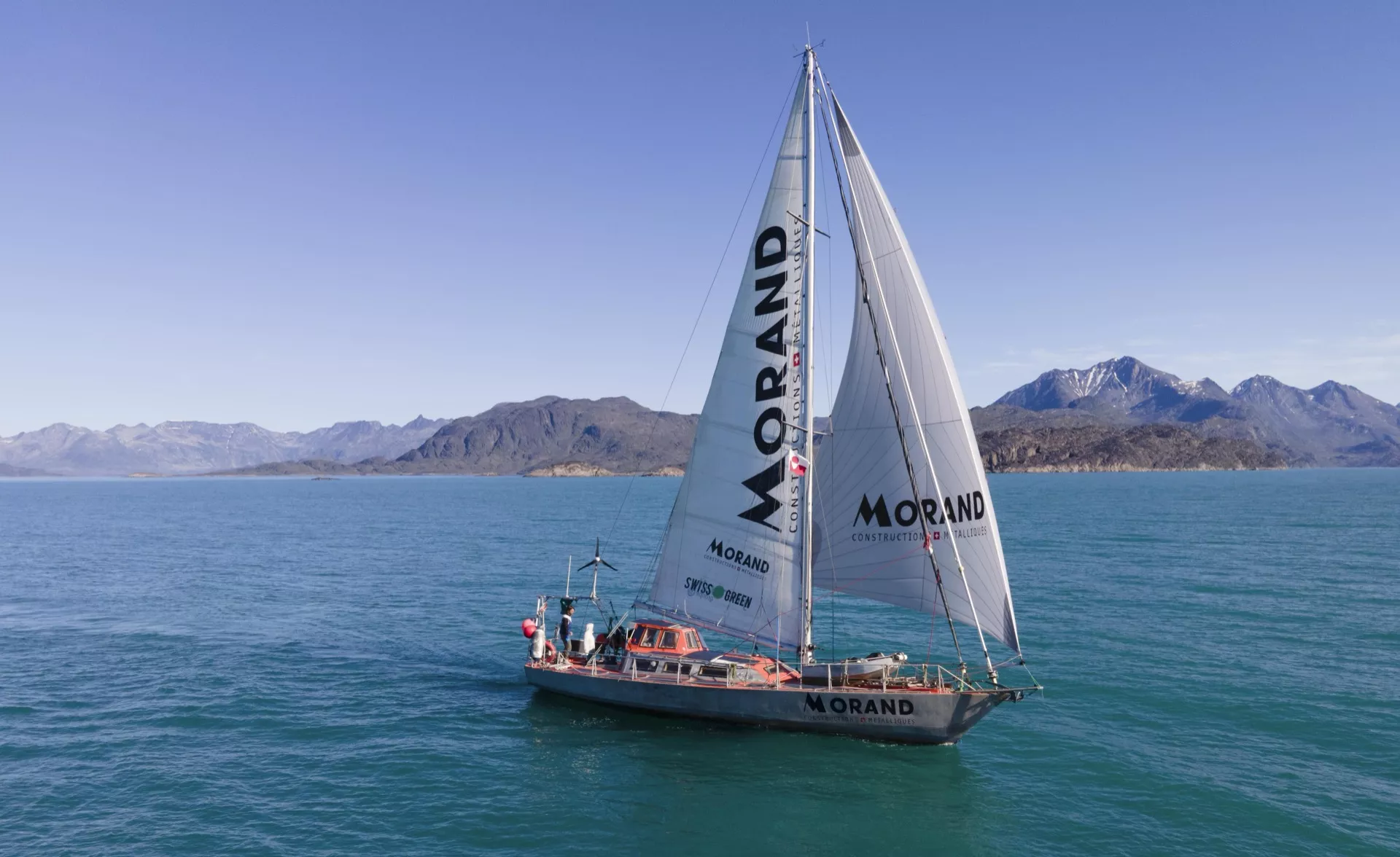 Claire Astigarraga - artiste plasticienne, sérigraphe, dessinatrice et navigatrice.