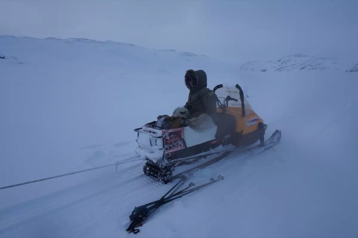 Claire Astigarraga - artiste plasticienne, sérigraphe, dessinatrice et navigatrice.