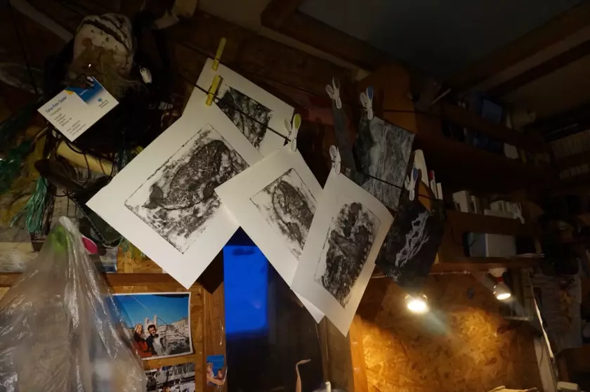 Claire Astigarraga - artiste plasticienne, sérigraphe, dessinatrice et navigatrice.