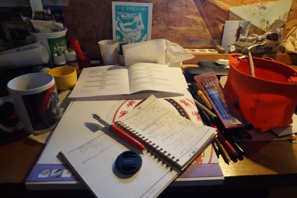 Claire Astigarraga - artiste plasticienne, sérigraphe, dessinatrice et navigatrice.