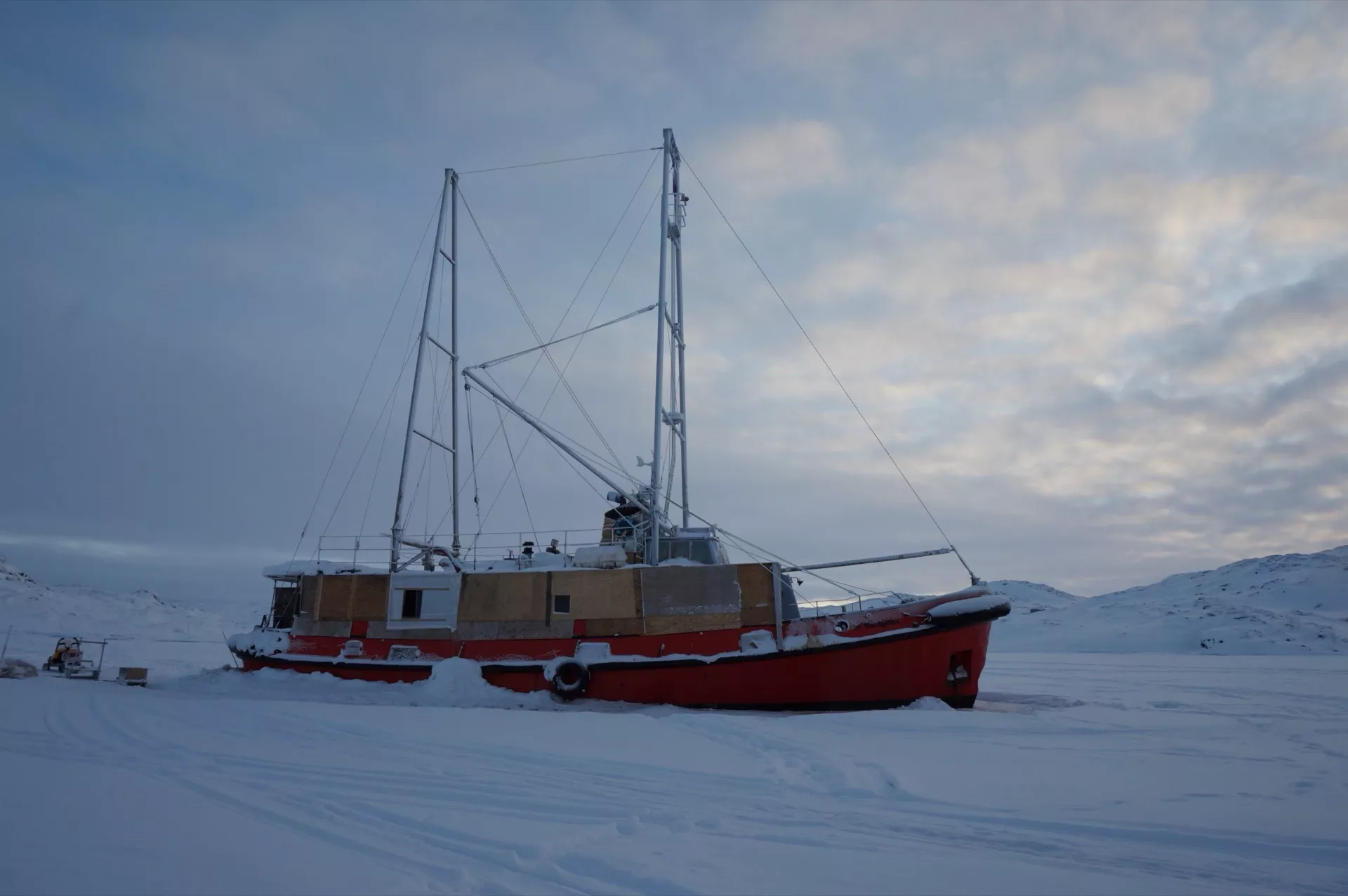 Claire Astigarraga - artiste plasticienne, sérigraphe, dessinatrice et navigatrice.
