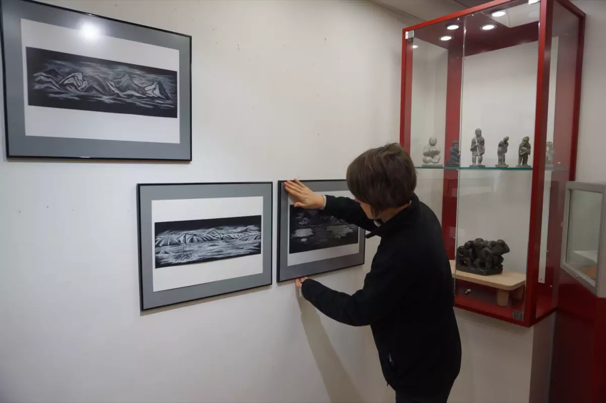 Claire Astigarraga - artiste plasticienne, sérigraphe, dessinatrice et navigatrice.